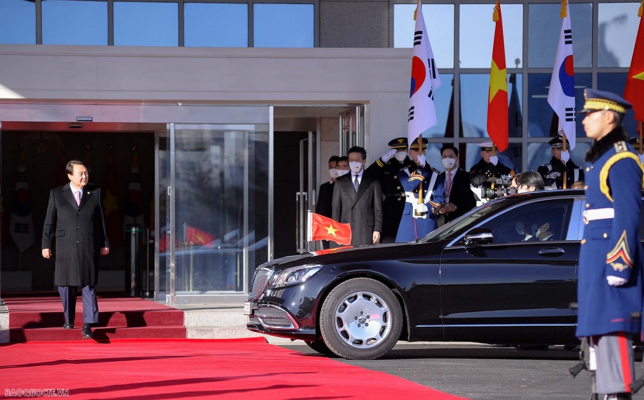 Official welcome ceremony held for President Nguyen Xuan Phuc in RoK