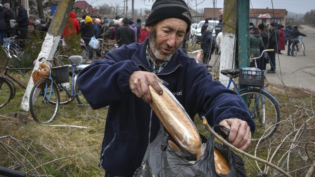 Tình hình Ukraine: Giá ổ bánh mì tăng gấp đôi, người dân 'chịu trận', IMF có thể cứu vãn tình hình?