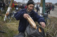 Tình hình Ukraine: Giá ổ bánh mì tăng gấp đôi, người dân 'chịu trận', IMF có thể cứu vãn tình hình?