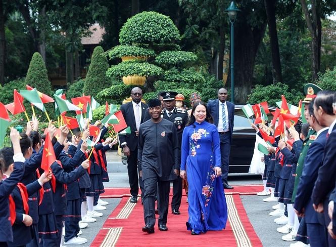 Vietnam, Nigeria Vice Presidents hold talks, seeking measures to deepen relations