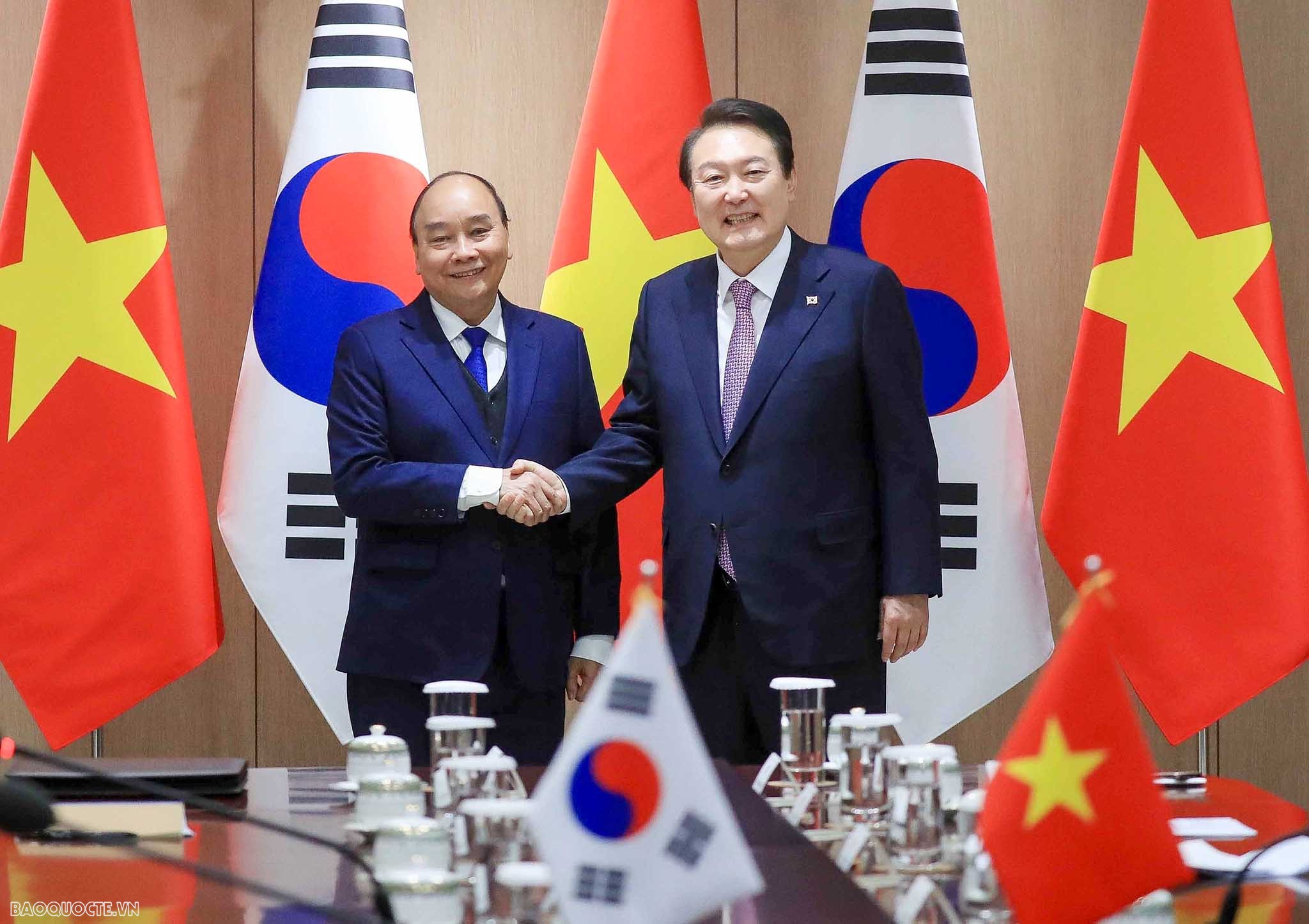 Tổng thống Hàn Quốc Yoon Suk Yeol và Chủ tịch nước Nguyễn Xuân Phúc trong chuyến thăm cấp Nhà nước tới Hàn Quốc, ngày 5/12. (Ảnh: Nguyễn Hồng)