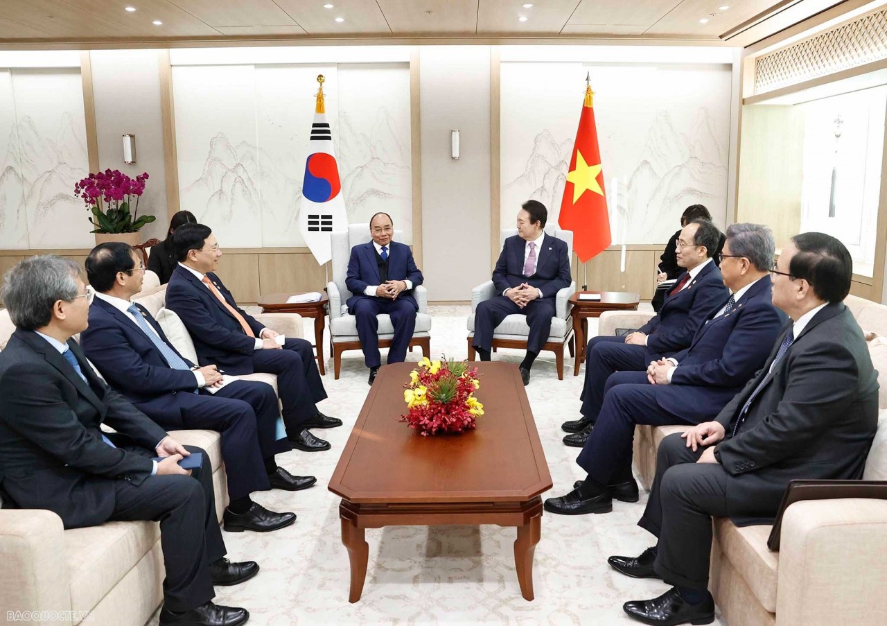 President Nguyen Xuan Phuc and RoK President Yoon Suk Yeol hold talks