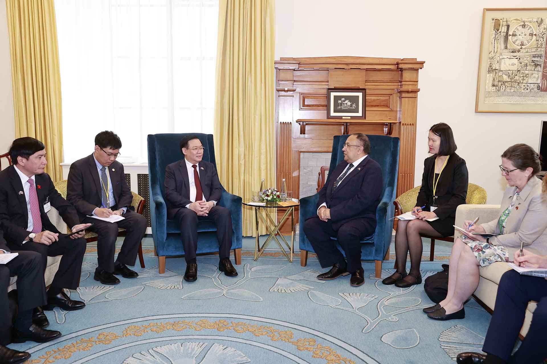 Chủ tịch Quốc hội Vương Đình Huệ hội đàm với Chủ tịch Quốc hội New Zealand Adrian Rurawhe. (Nguồn: TTXVN)