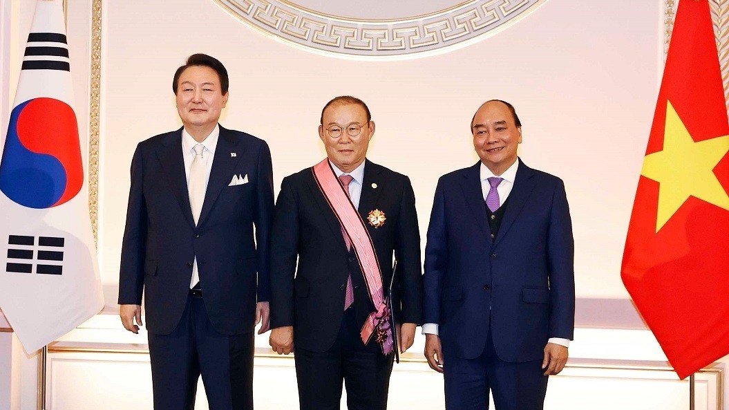 Có nhiều đóng góp cho quan hệ Việt-Hàn, HLV Park Hang Seo nhận Huân chương vì sự nghiệp ngoại giao