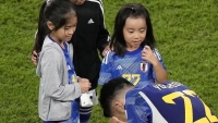 Đội trưởng đội tuyển Nhật Bản khóc trước mặt các con sau khi sút hỏng luân lưu
