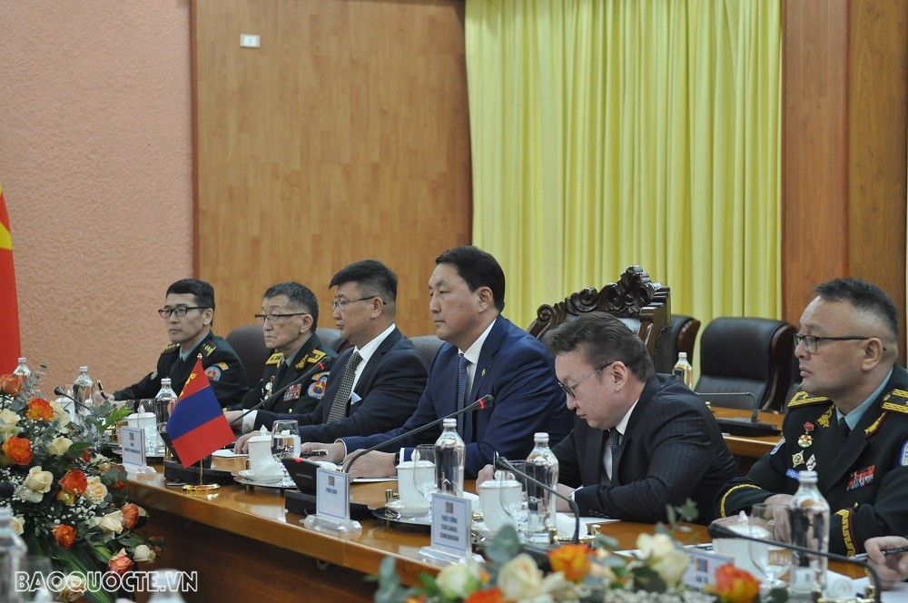 (12.06) Bộ trưởng Quốc phòng Mông Cổ Saikhanbayar Gursed phát biểu tại Hội đàm. (Ảnh: Minh Quân)