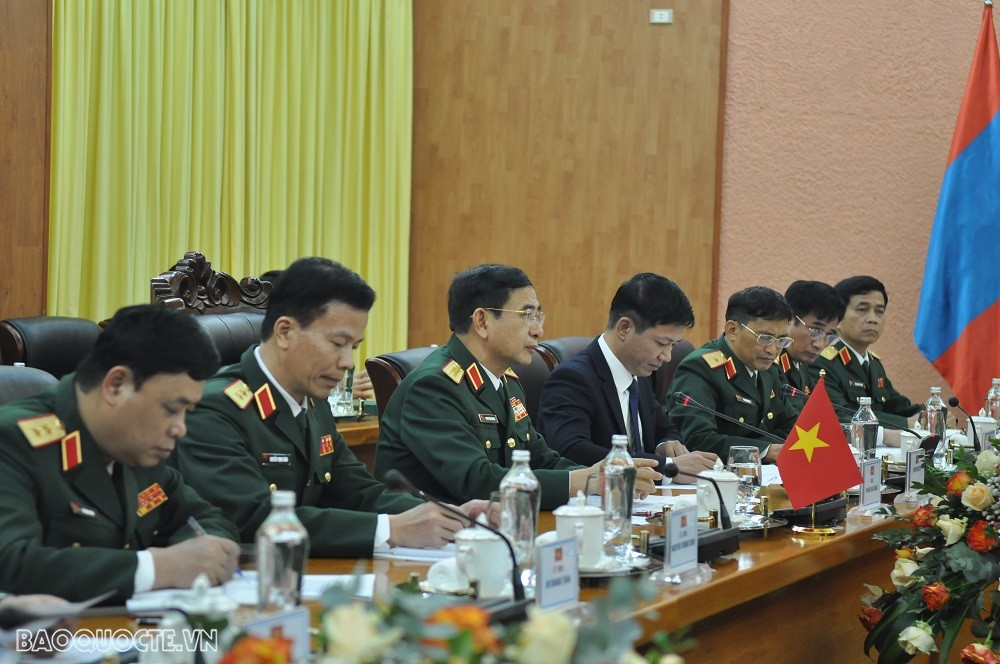 (12.06) Bộ trưởng Quốc phòng Phan Văn Giang chào mừng Đoàn công tác Mông Cổ tới thăm Việt Nam và dự Triển lãm Quốc phòng Quốc tế Việt Nam năm 2022. (Ảnh: Minh Quân)