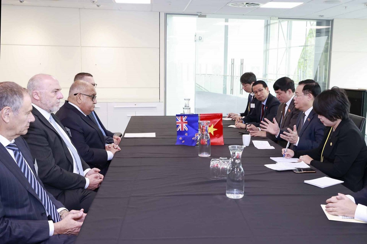 NA Chairman met University of Waikato, affirmed education as an important cooperation area