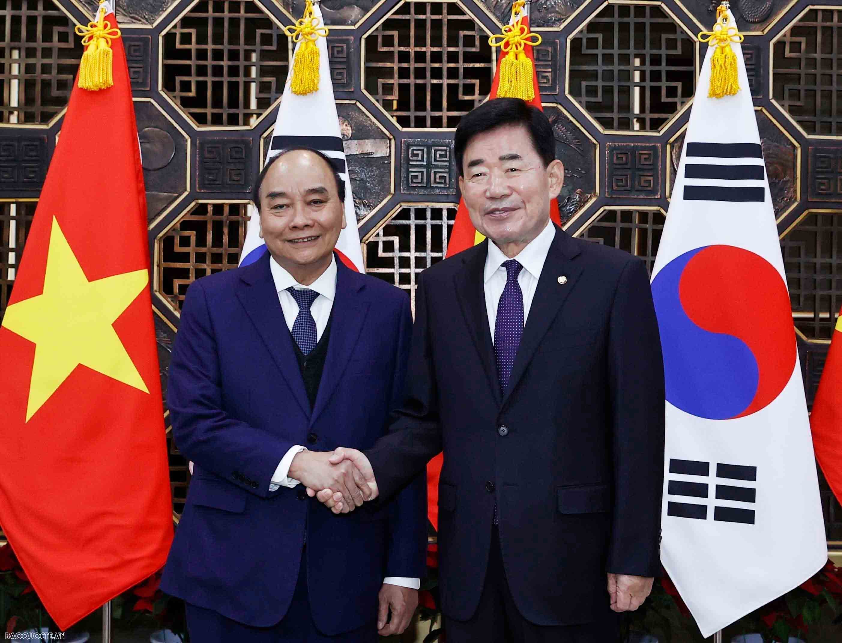 Chủ tịch nước Nguyễn Xuân Phúc hội kiến Chủ tịch Quốc hội Hàn Quốc Kim Jin-pyo.