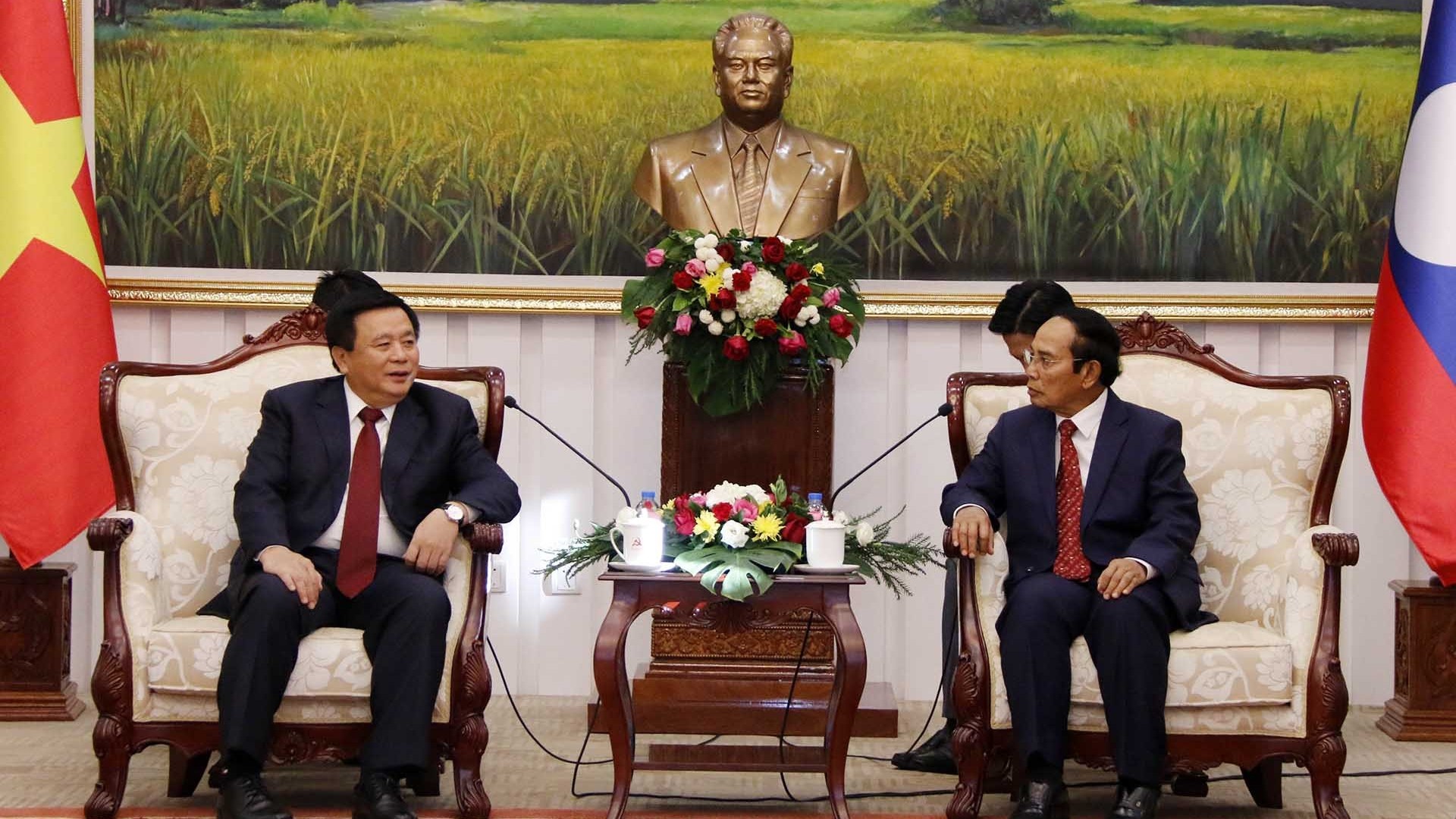 Làm sâu sắc hơn nữa mối quan hệ đoàn kết đặc biệt Việt Nam-Lào