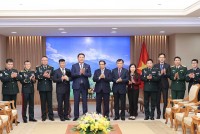 ファム・ミン・チン首相がモンゴルのサイハンバヤル・グルセド国防相を迎える