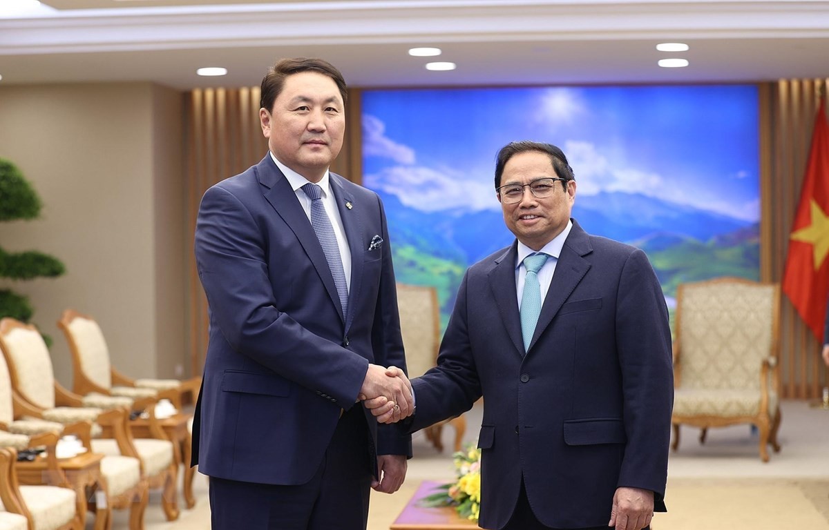 Prime Minister receives Mongolian Minister of Defence Saikhanbayar Gursed