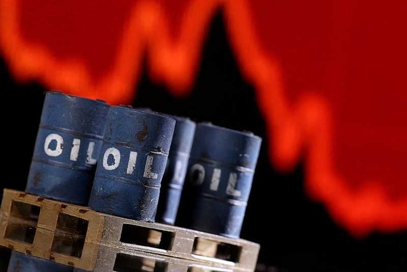Giá xăng dầu hôm nay 7/12: Nhà đầu tư 'tháo chạy' khỏi thị trường; giá dầu trượt dài