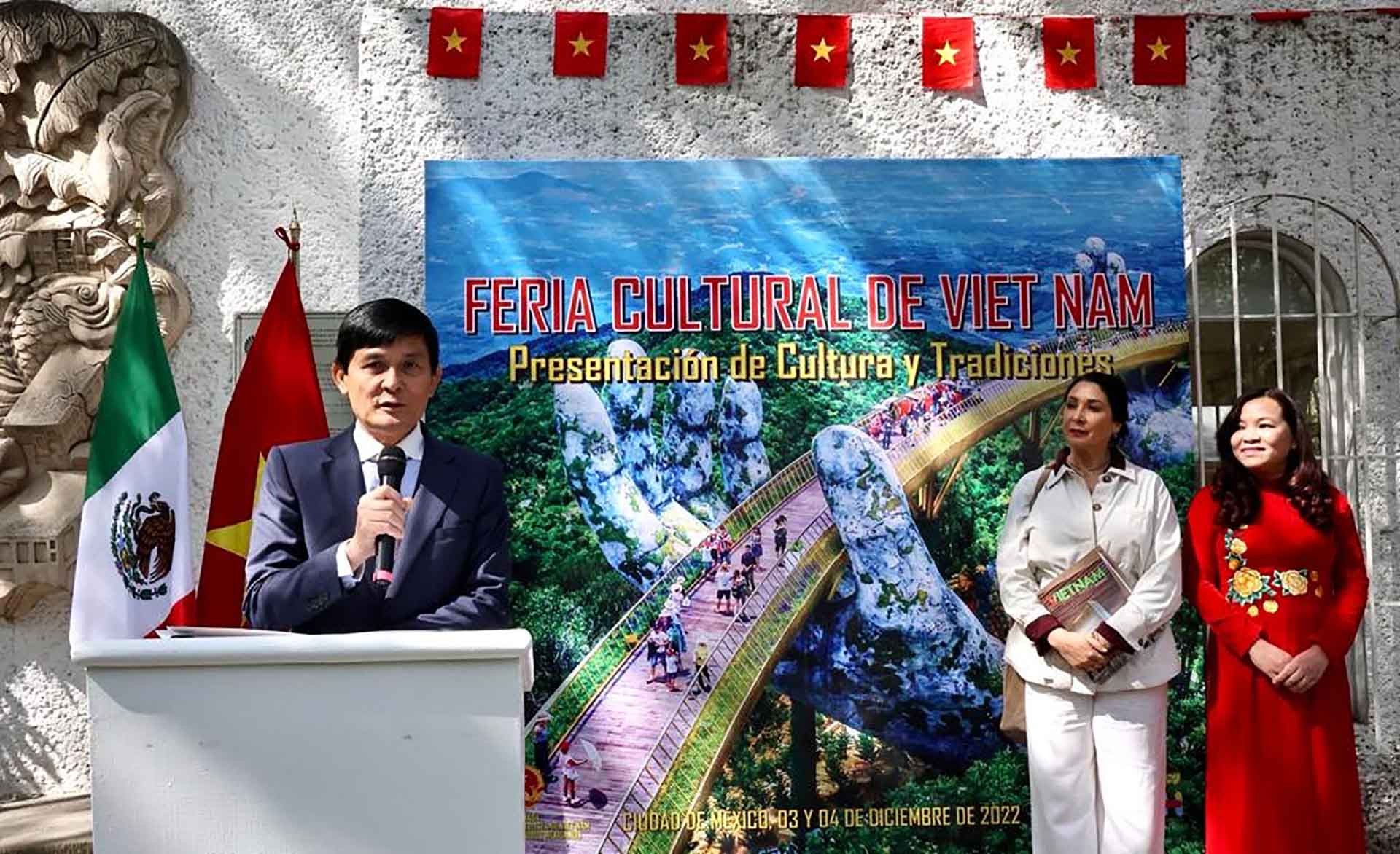 Đại sứ Nguyễn Hoành Năm phát biểu tại sự kiện.