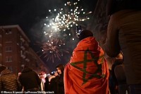 World Cup 2022: Hình ảnh CĐV đội tuyển Morocco ăn mừng cuồng nhiệt khắp nơi trên thế giới