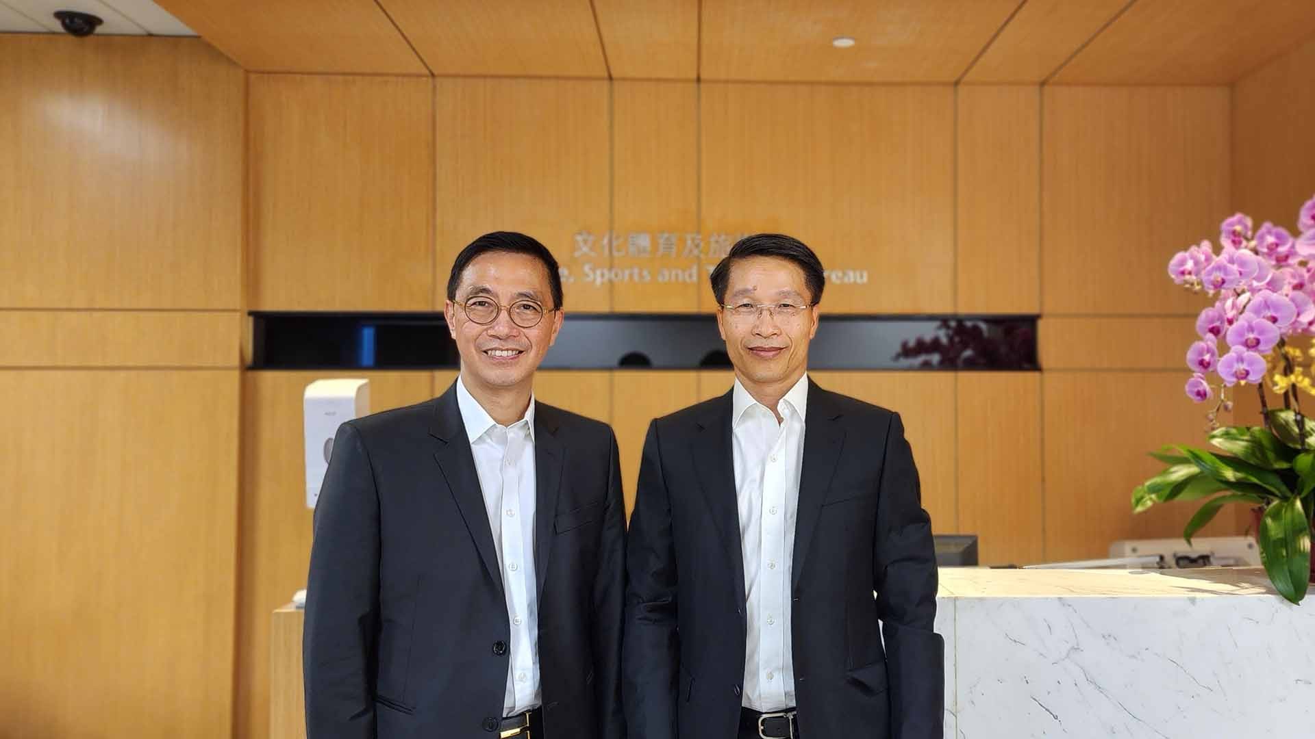 Tổng lãnh sự Phạm Bình Đàm và ông Kevin Yeung.