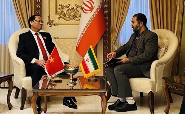 NA Vice Chairman Tran Quang Phuong meets Iranian officials