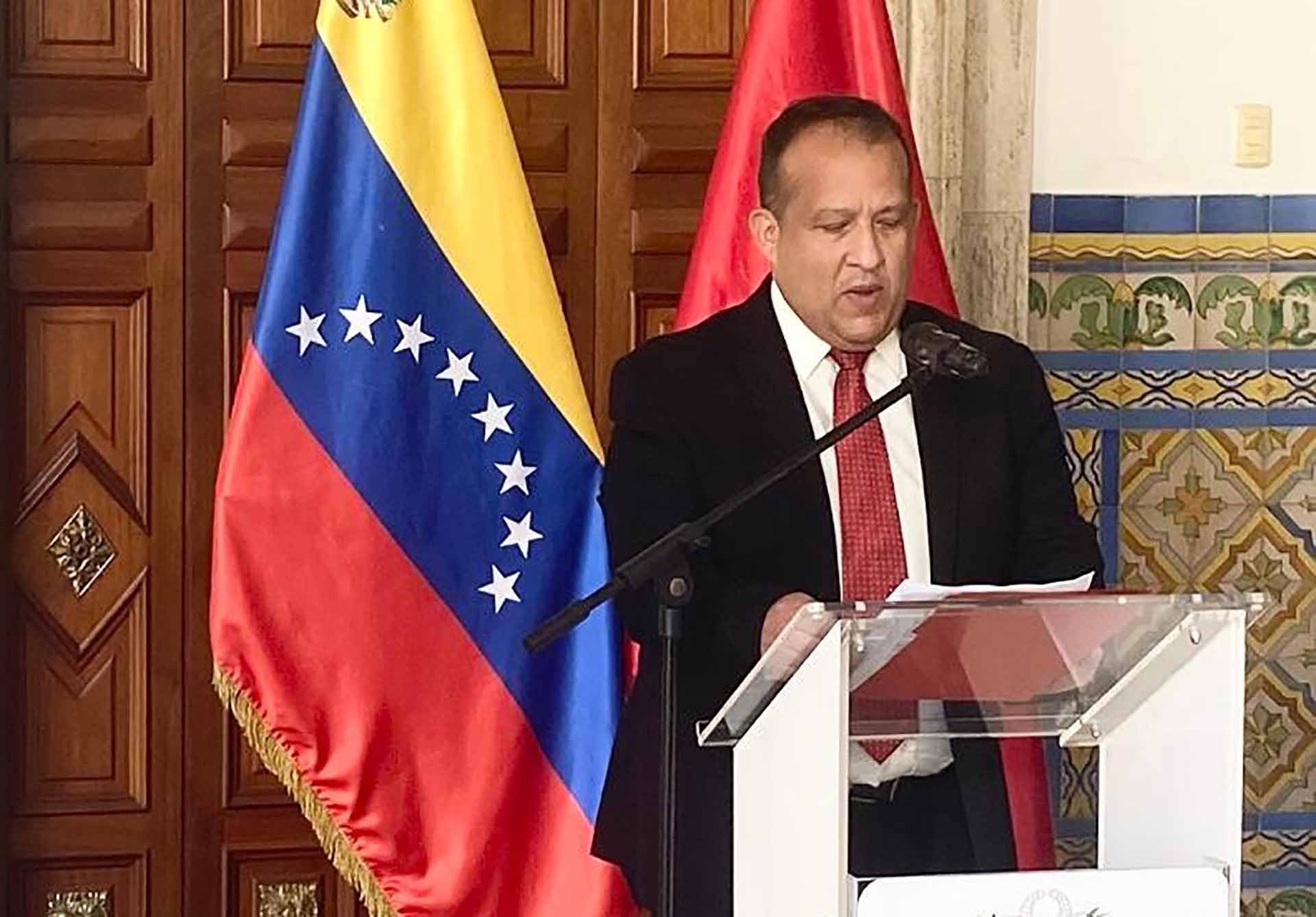 Tổng Vụ trưởng Vụ châu Á, Trung Đông và châu Đại Đương, Bộ Ngoại giao Venezuela Pedro Rodriguez phát biểu.