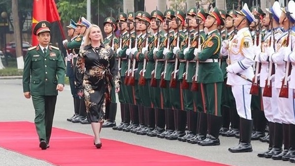 Vietnam, Czech Defence Ministers hold talks in Hanoi