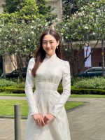 Hoa hậu Lương Thùy Linh cuốn hút, gợi cảm