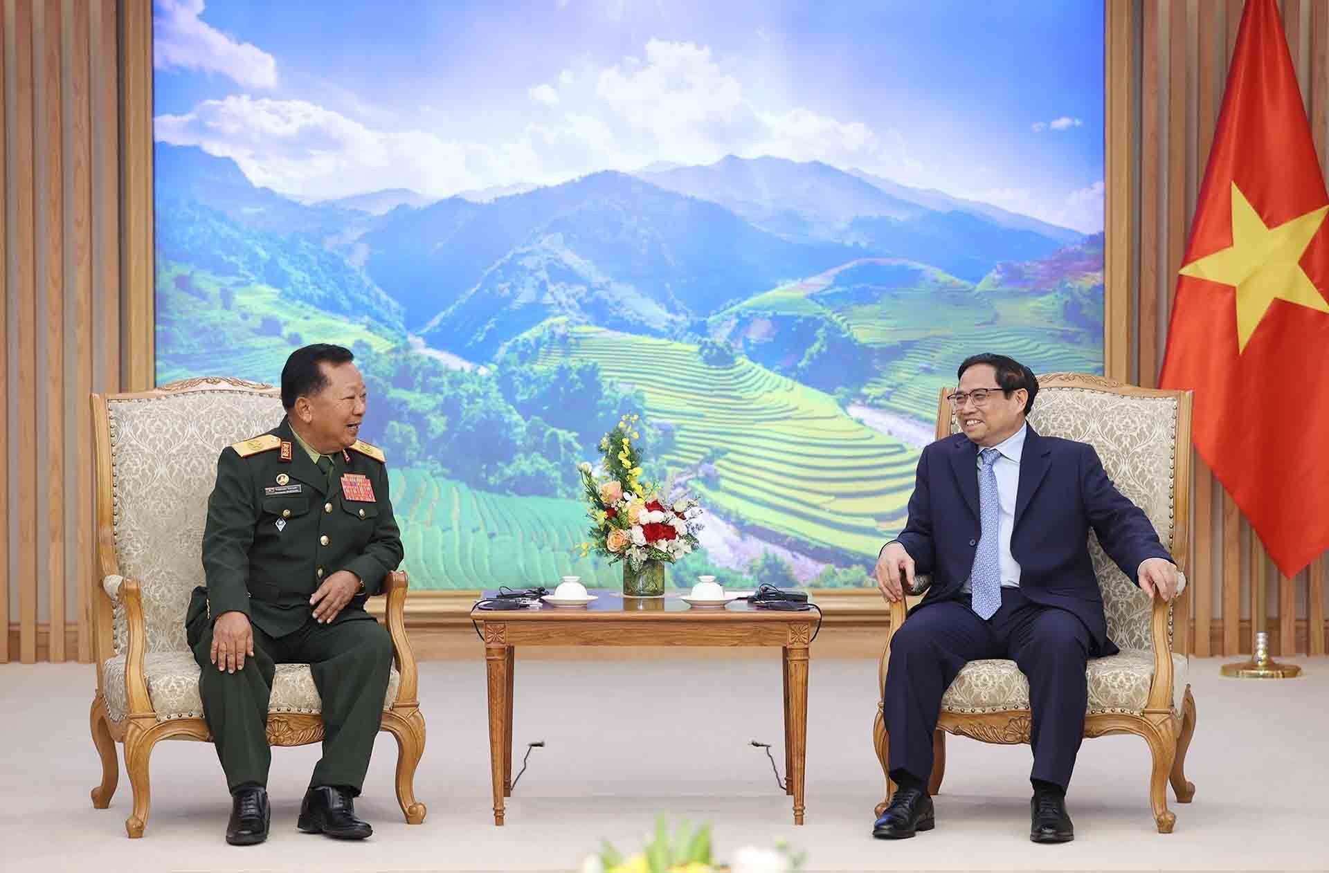 Thủ tướng Phạm Minh Chính tiếp Đại tướng Chansamone Chanyalath, Phó Thủ tướng, Bộ trưởng Bộ Quốc phòng Lào. Ảnh: (Nguồn: TTXVN)
