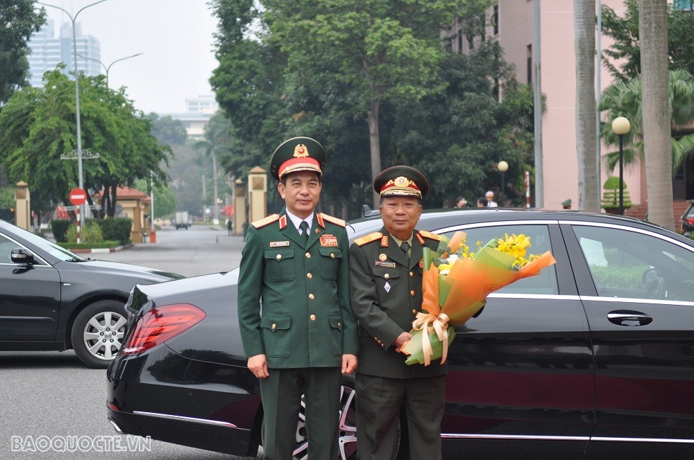 Vietnam, Laos Defence Ministers hold talks in Hanoi