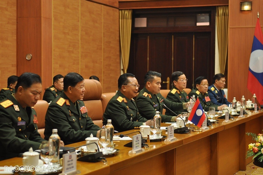 Vietnam, Laos Defence Ministers hold talks in Hanoi