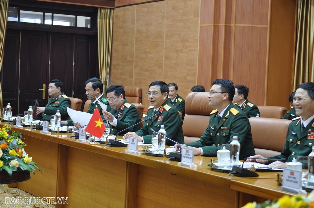 Vietnam, Laos Defence Ministers hold talks in Hanoi