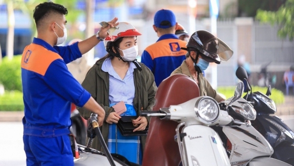 Giá xăng dầu hôm nay 8/12: Rơi