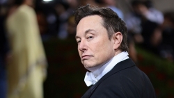 Dành bận tâm cho Twitter, tỷ phú Elon Musk suýt 'rơi' ngôi giàu nhất thế giới