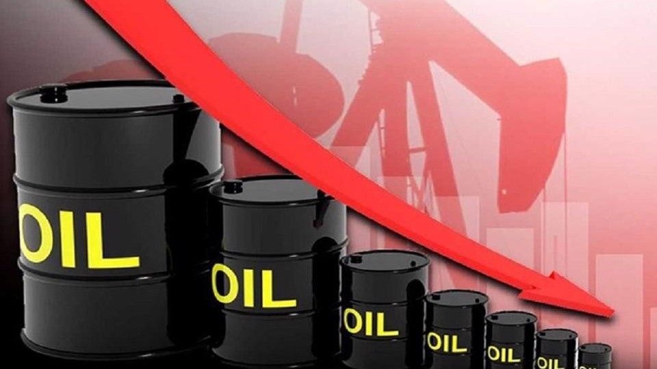 Giá xăng dầu hôm nay 9/12: Vẫn 'lao dốc không phanh'; vốn tín dụng sẽ tập trung ưu tiên cho xăng dầu