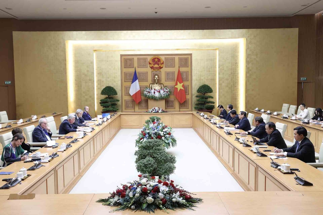 Prime Minister Pham Minh Chinh meets with French Senate President