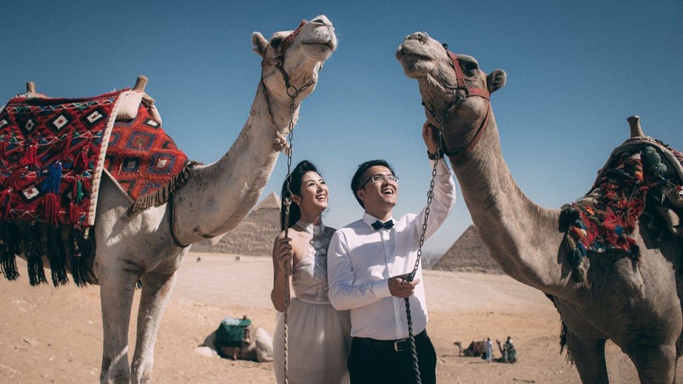Hoa hậu Ngọc Hân cho biết cô và ông xã Phú Đạt nảy ra ý định chụp ảnh cưới nhân dịp cả hai cùng có chuyến công tác tại Ai Cập.