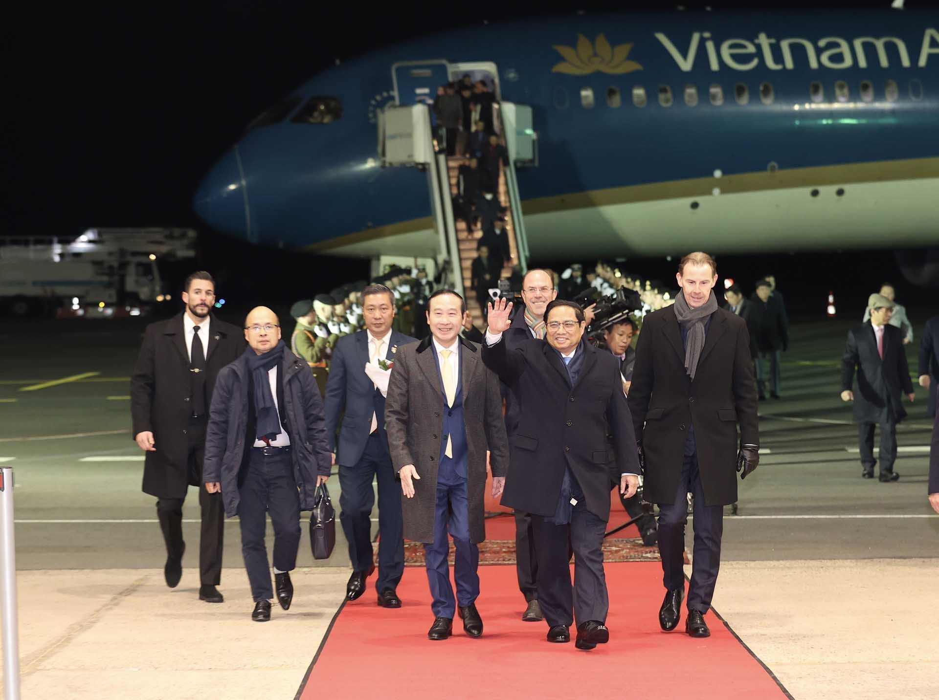 Thủ tướng Phạm Minh Chính lên đường dự Hội nghị cấp cao kỷ niệm 45 năm quan hệ ASEAN-EU và thăm Luxembourg, Hà Lan, Bỉ