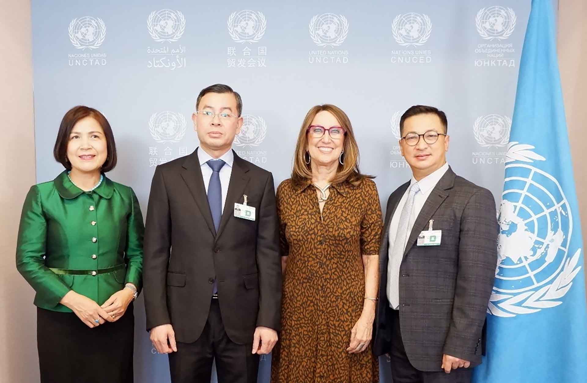 Tổng Kiểm toán nhà nước Ngô Văn Tuấn gặp làm việc với Tổng thư ký UNCTAD Rebeca Grynspan tại trụ sở của Văn phòng Liên hợp quốc ở Geneva, Thụy Sỹ (Nguồn:  TTXVN)
