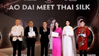 Giao lưu văn hóa và thời trang Việt Nam-Thái Lan qua 'Áo dài Gặp gỡ lụa Thái'