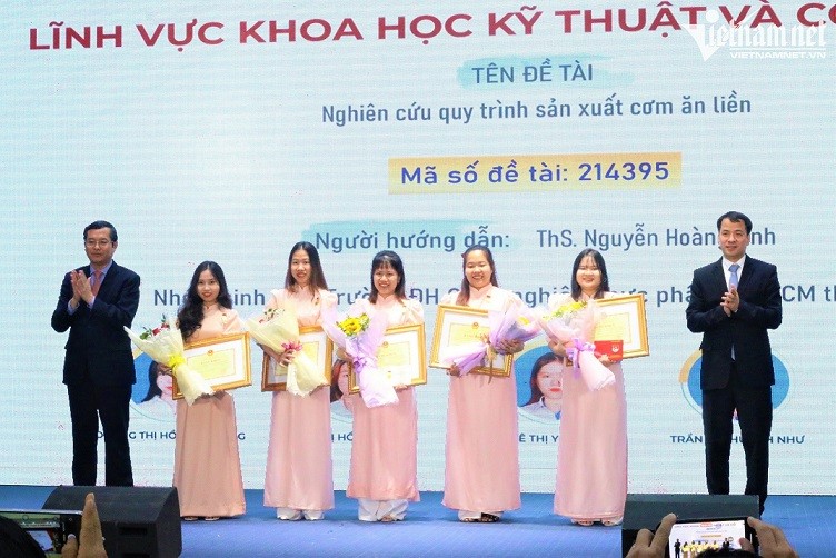 Ấn tượng 'cơm ăn liền' của sinh viên giành giải nhất giải thưởng Khoa học và công nghệ