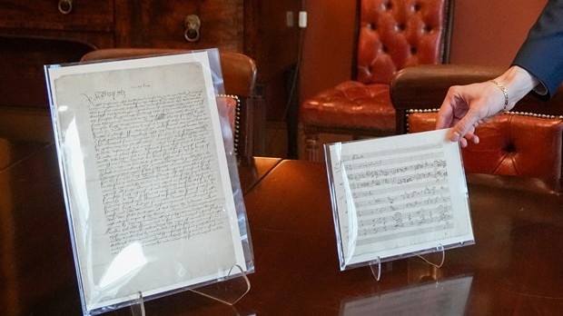 Đấu giá lá thư viết tay của Vua Henry VIII và bản nhạc của Mozart