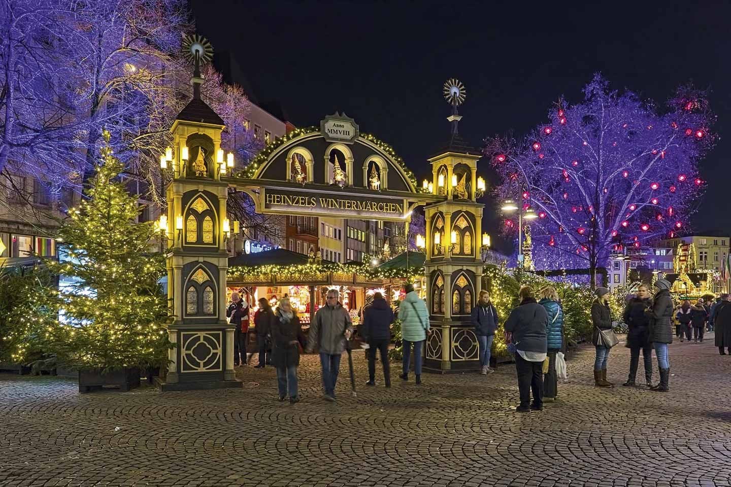 Rực rỡ ánh đèn những khu chợ Giáng sinh tựa như cổ tích ở châu Âu