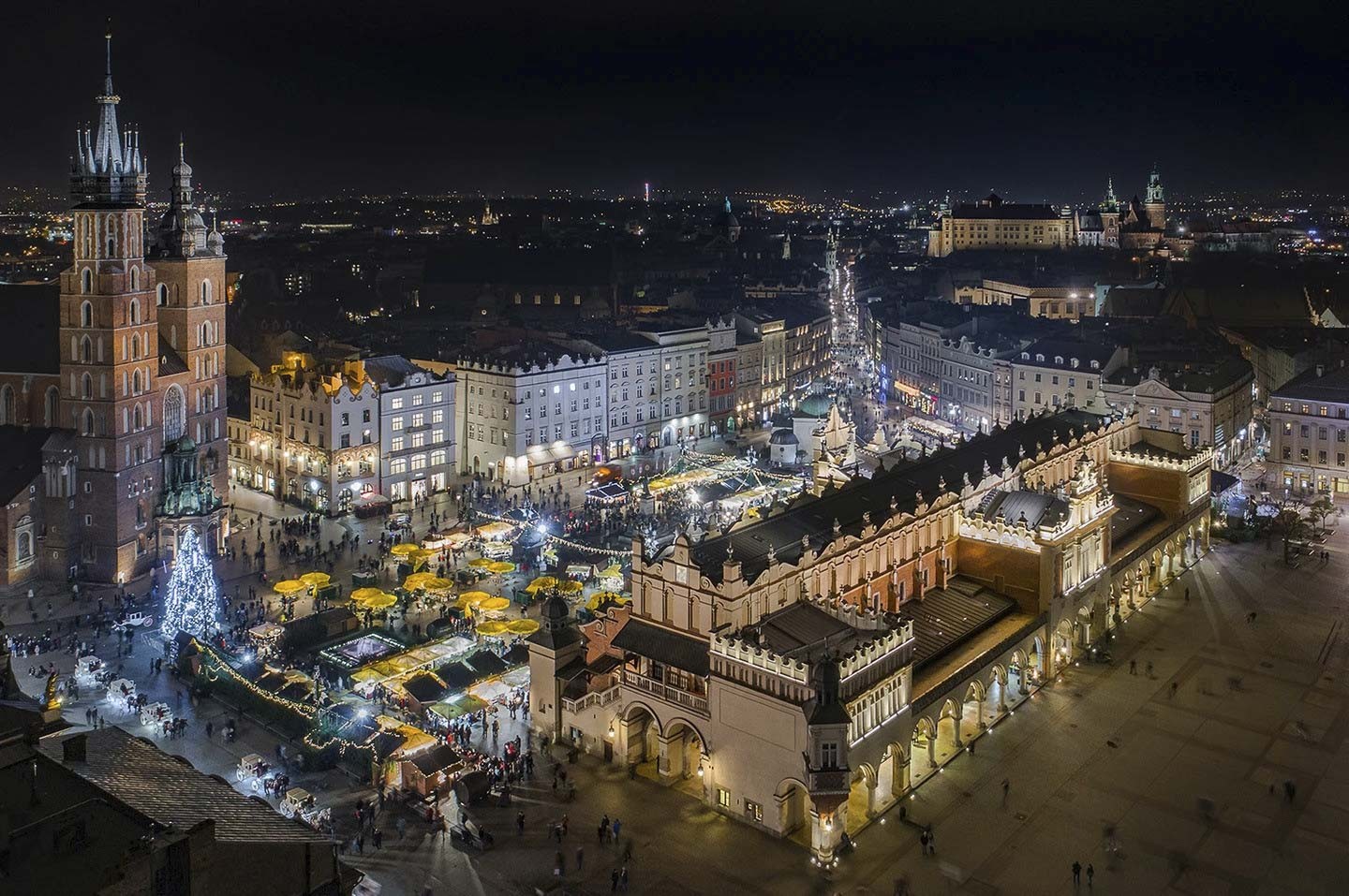 Rực rỡ ánh đèn những khu chợ Giáng sinh tựa như cổ tích ở châu Âu
