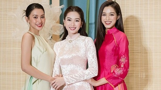 Nhan sắc nhiều thế hệ Hoa hậu Việt Nam diện áo dài tại đám cưới Hoa hậu Ngọc Hân