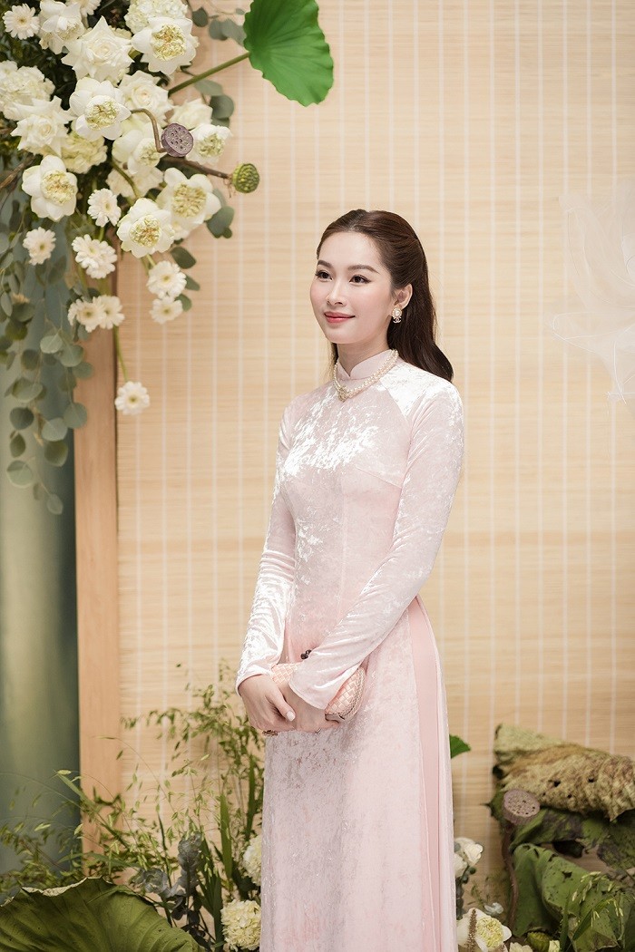 Nhan sắc các thế hệ Hoa hậu Việt Nam diện áo dài tại đám cưới Hoa hậu Ngọc Hân Nhan sắc các thế hệ Hoa hậu Việt Nam diện áo dài tại đám cưới Hoa hậu Ngọc Hân