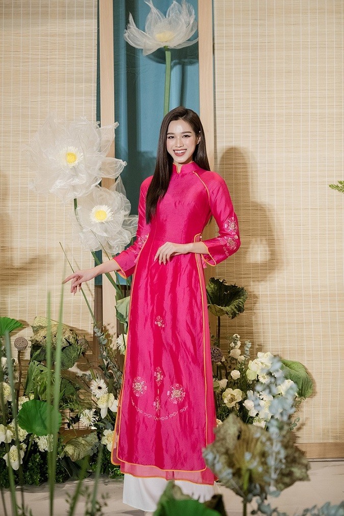 Nhan sắc các thế hệ Hoa hậu Việt Nam diện áo dài tại đám cưới Hoa hậu Ngọc Hân Nhan sắc các thế hệ Hoa hậu Việt Nam diện áo dài tại đám cưới Hoa hậu Ngọc Hân