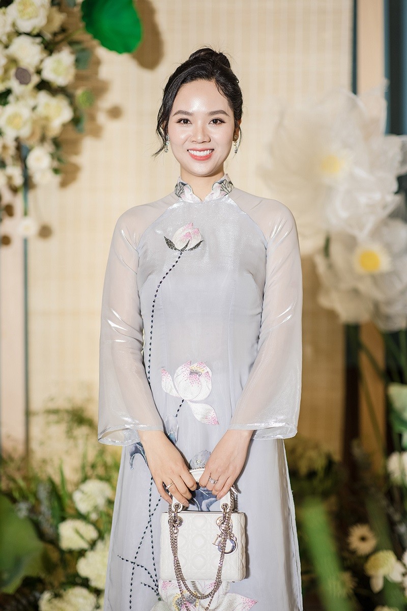 Nhan sắc các thế hệ Hoa hậu Việt Nam diện áo dài tại đám cưới Hoa hậu Ngọc Hân Nhan sắc các thế hệ Hoa hậu Việt Nam diện áo dài tại đám cưới Hoa hậu Ngọc Hân