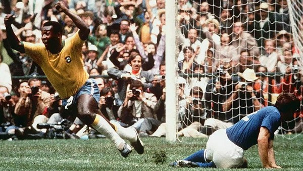 Vua bóng đá Pele và 10 bàn thắng để đời trong sự nghiệp