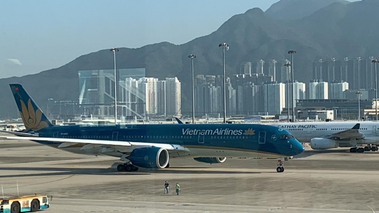 Máy bay của Vietnam Airlines tại sân bay quốc tế Hong Kong (Trung Quốc) ngày 11/12/2022. (Nguồn: TTXVN)