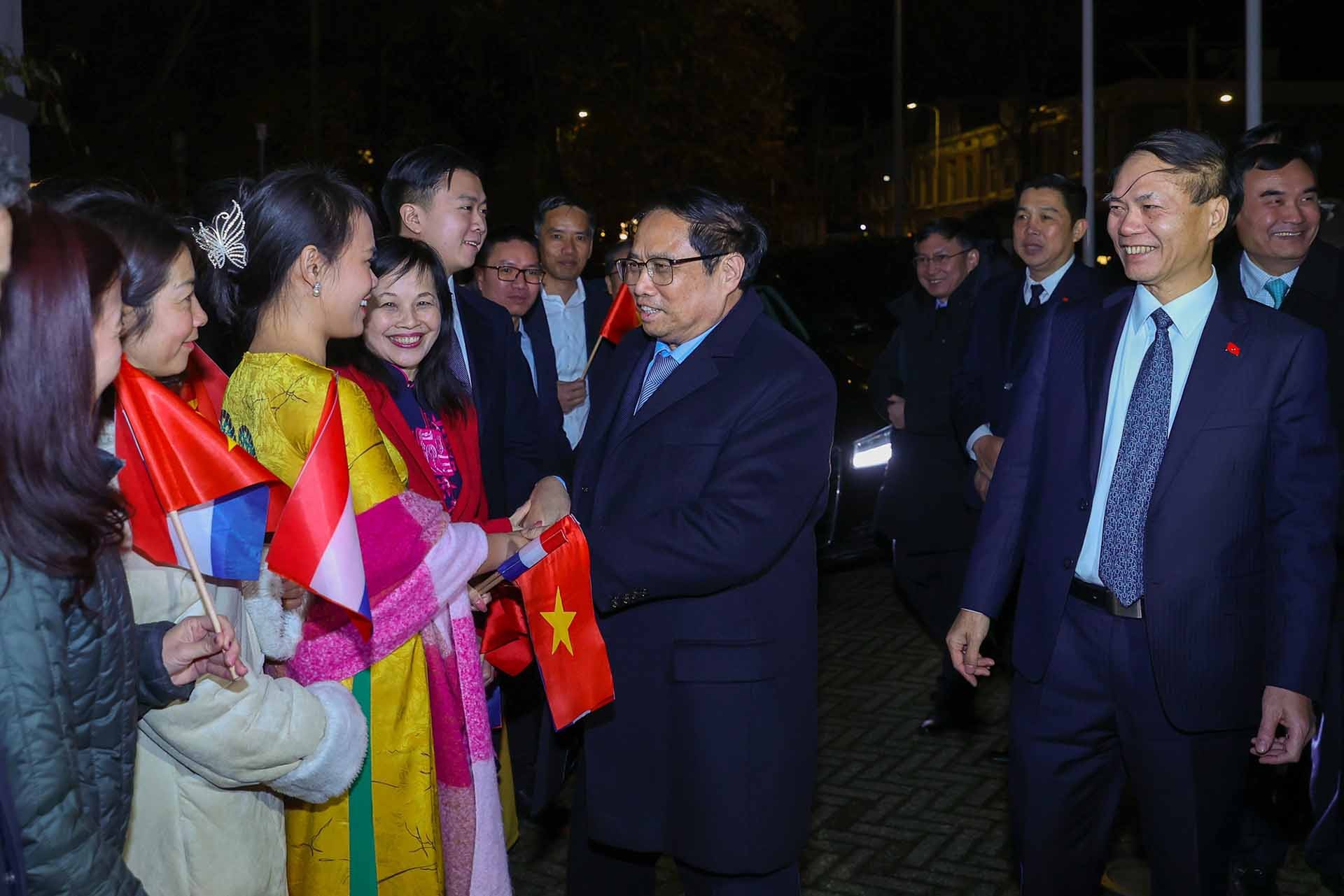 Thủ tướng Chính phủ Phạm Minh Chính gặp gỡ cộng đồng người Việt Nam tại Hà Lan. (Nguồn: VGP)