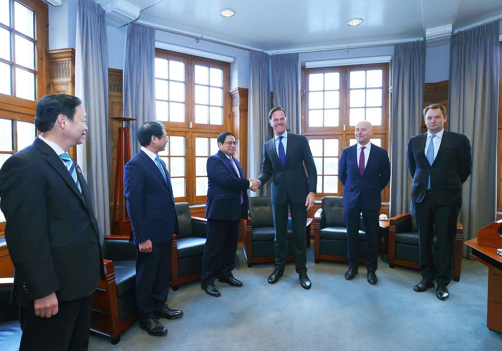 Thủ tướng Phạm Minh Chính và Thủ tướng Hà Lan Mark Rutte. (Nguồn: TTXVN)