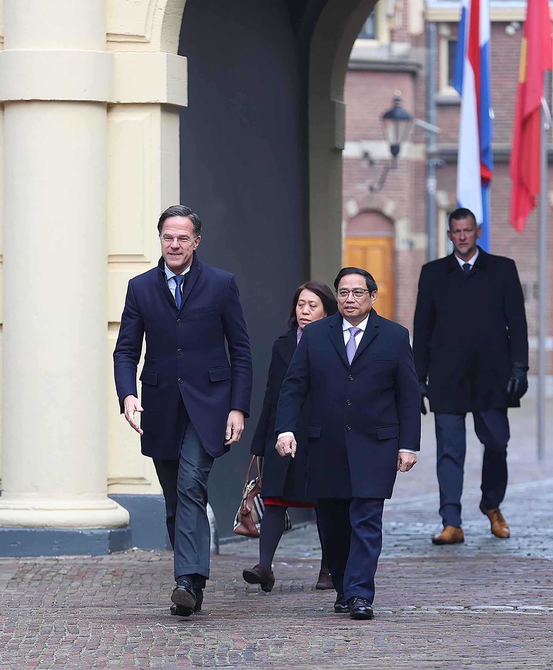 Thủ tướng Hà Lan Mark Rutte đón Thủ tướng Phạm Minh Chính thăm chính thức Vương quốc Hà Lan. (Nguồn: TTXVN)