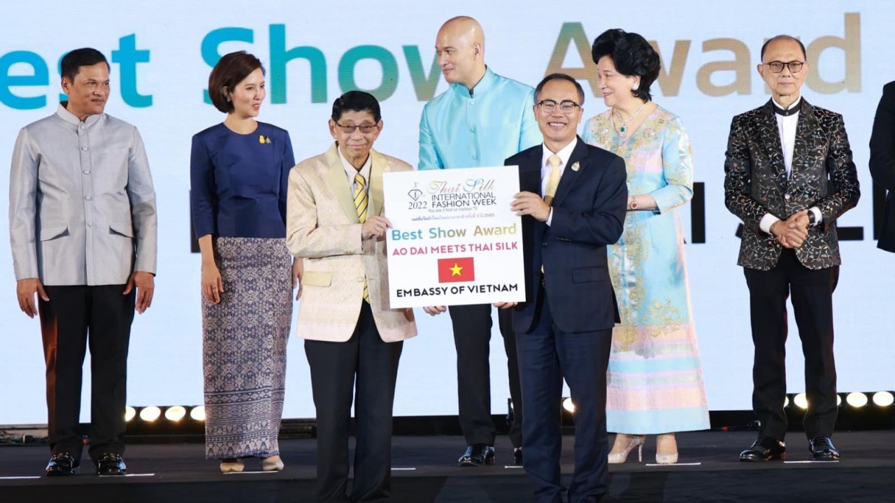 Việt Nam 'ẵm' giải xuất sắc toàn đoàn tại Tuần lễ thời trang quốc tế lụa Thái Lan